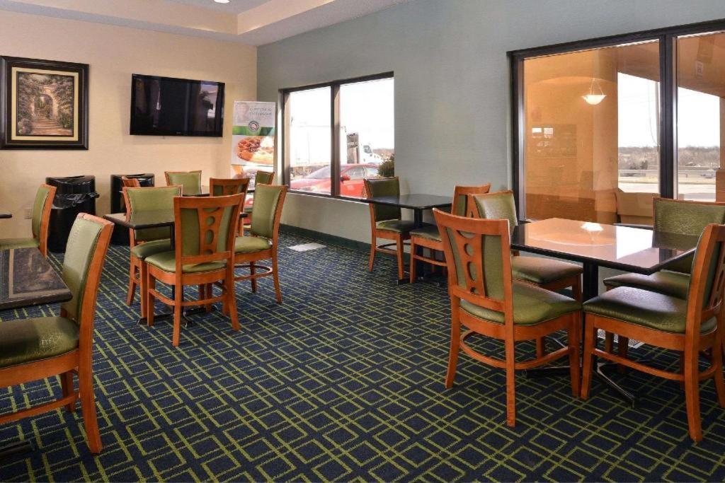 Quality Inn & Suites Jefferson City Exteriér fotografie