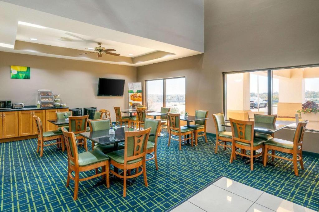 Quality Inn & Suites Jefferson City Exteriér fotografie