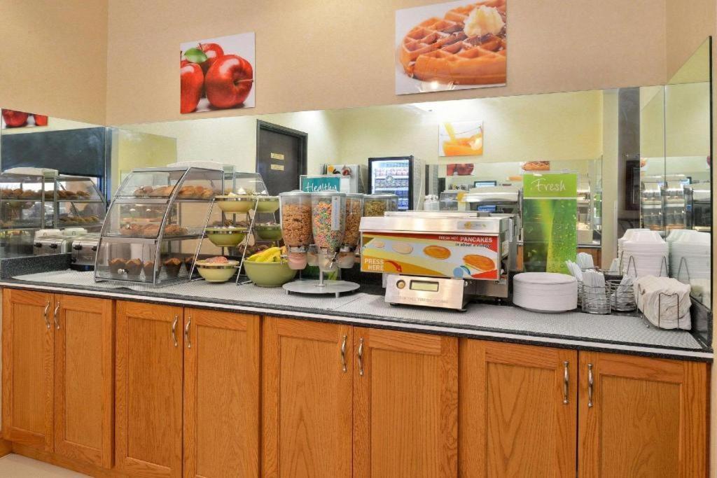 Quality Inn & Suites Jefferson City Exteriér fotografie